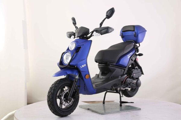 Vitacci Nitro 150cc Scooter, 4-Stroke, Single Cylinder, Air-Cooled, Aluminum Rims - Image 3