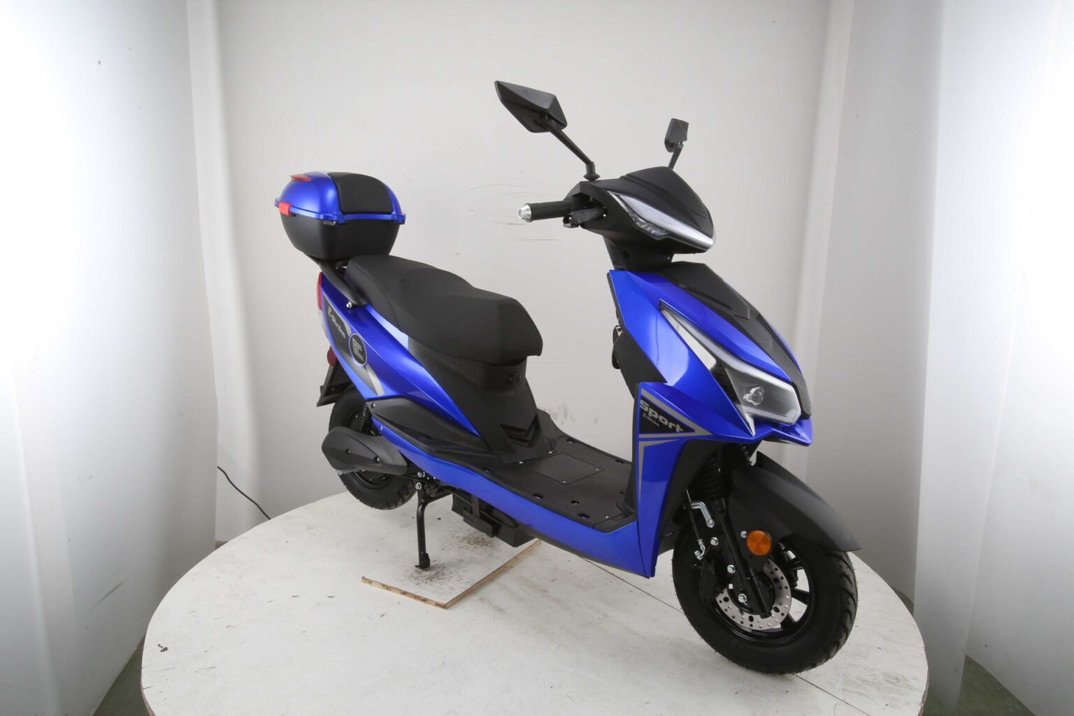 Vitacci E-Strike Electric Scooter – Lead-Acid Battery, Eco Ride