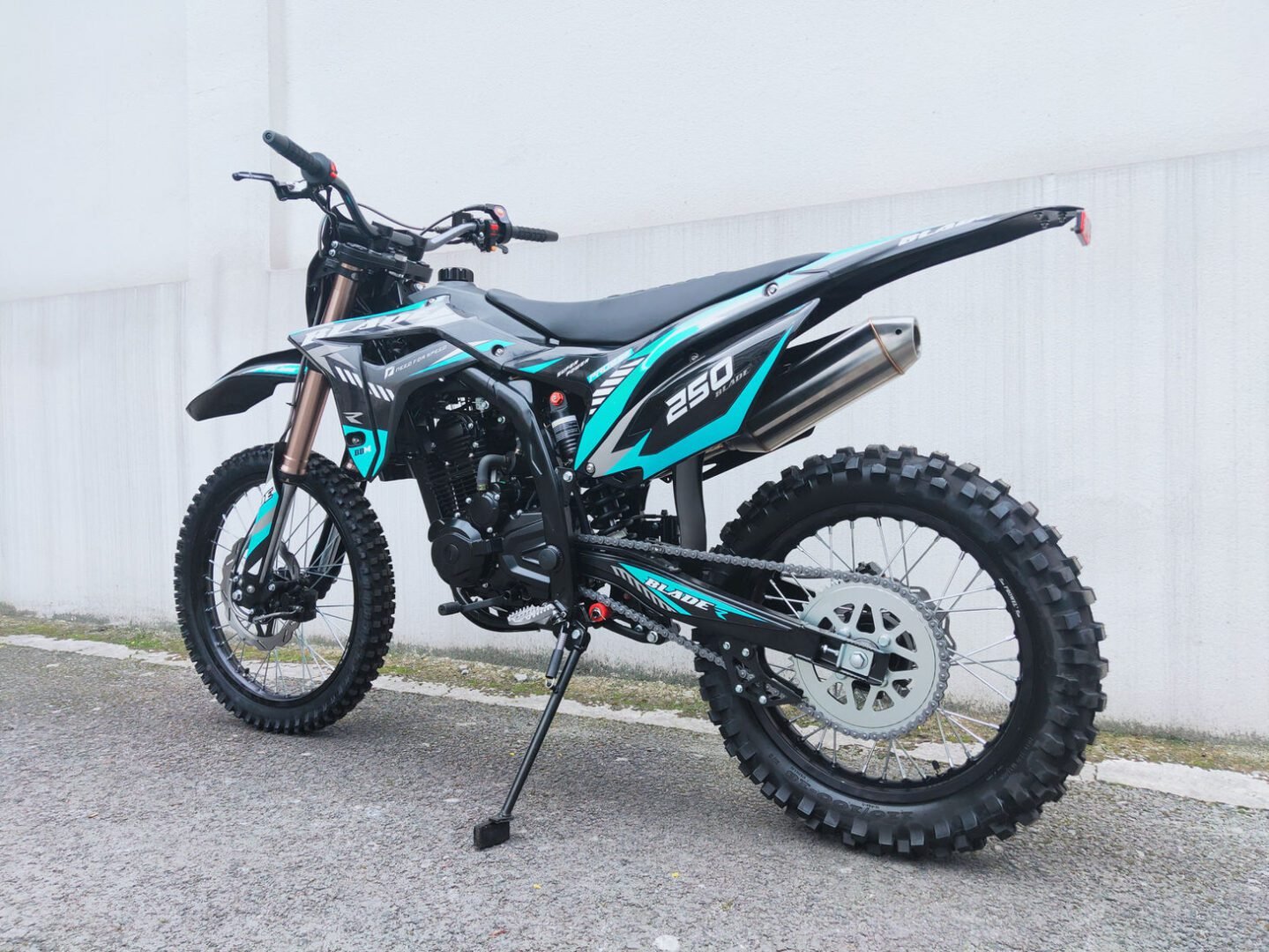 RPS Blade 250CC Dirt Bike, 5-Speed Manual Transmission, 4-Stroke Single-Cylinder Engine, Air-Cooled, Dual Electric & Kick Start, Hydraulic Disc Brakes - Image 2
