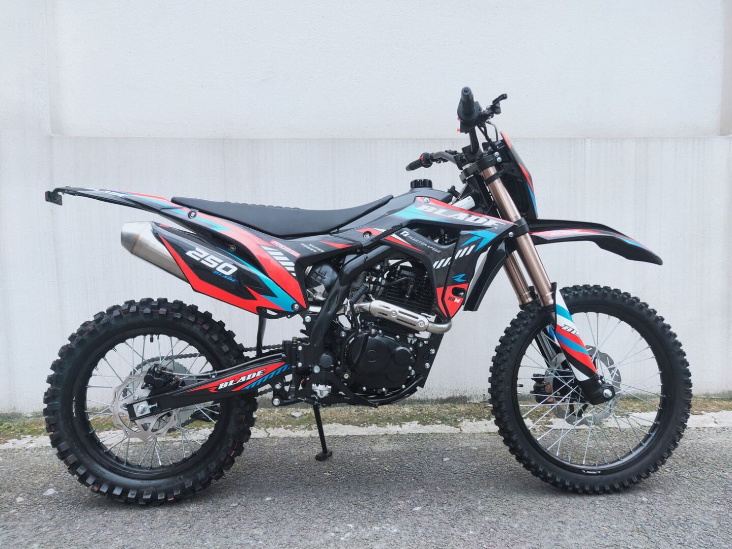 RPS Blade 250CC Dirt Bike, 5-Speed Manual Transmission, 4-Stroke Single-Cylinder Engine, Air-Cooled, Dual Electric & Kick Start, Hydraulic Disc Brakes - Image 12
