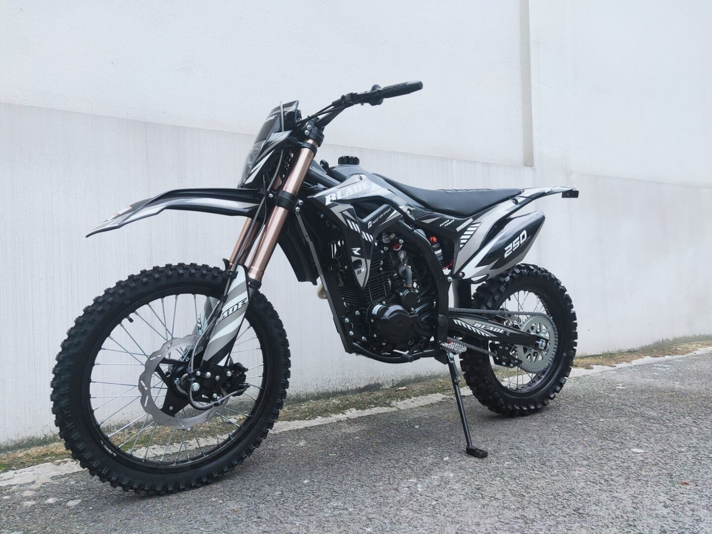 RPS Blade 250CC Dirt Bike, 5-Speed Manual Transmission, 4-Stroke Single-Cylinder Engine, Air-Cooled, Dual Electric & Kick Start, Hydraulic Disc Brakes - Image 17