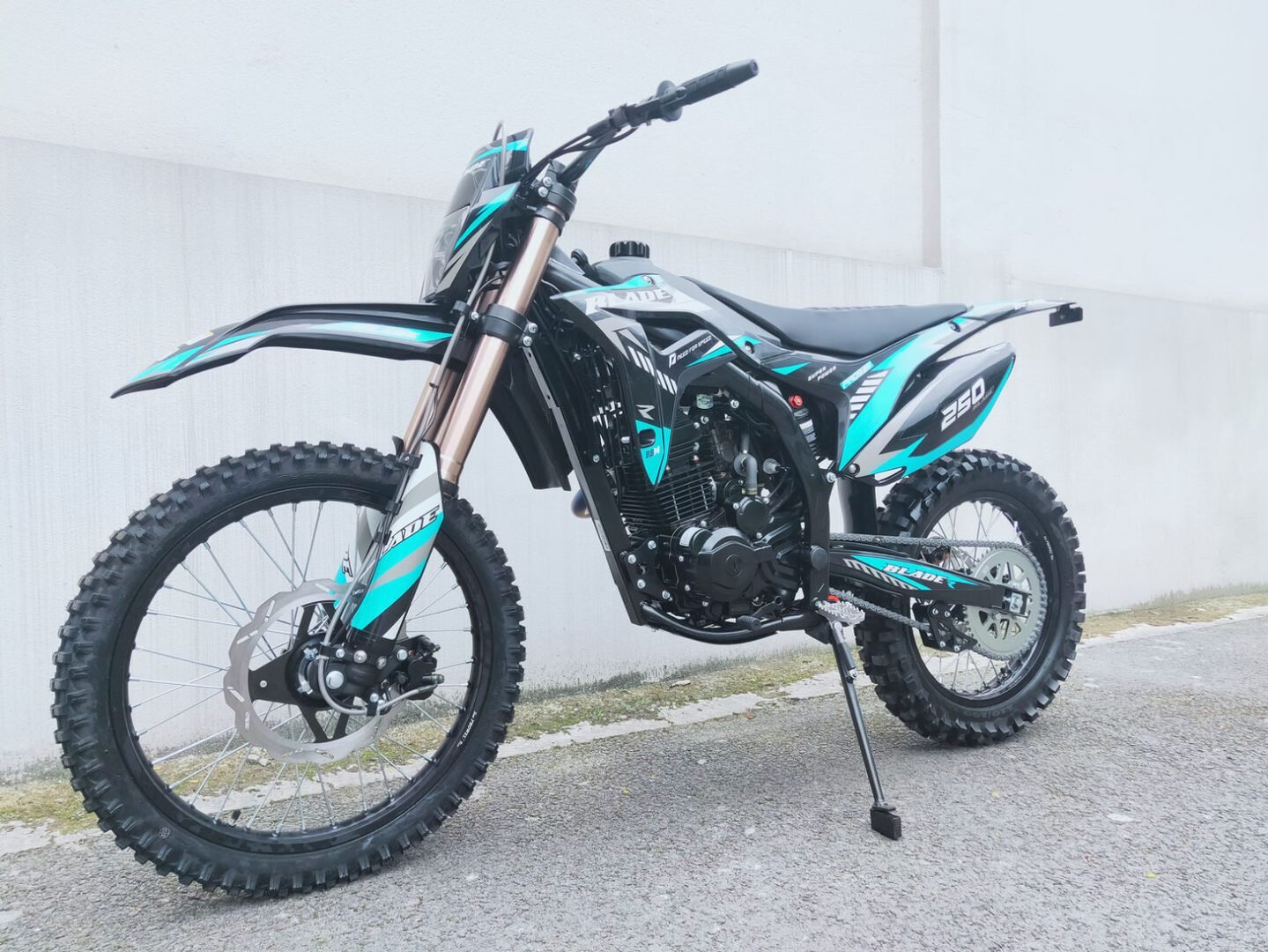 RPS Blade 250CC Dirt Bike, 5-Speed Manual Transmission, 4-Stroke Single-Cylinder Engine, Air-Cooled, Dual Electric & Kick Start, Hydraulic Disc Brakes - Image 4
