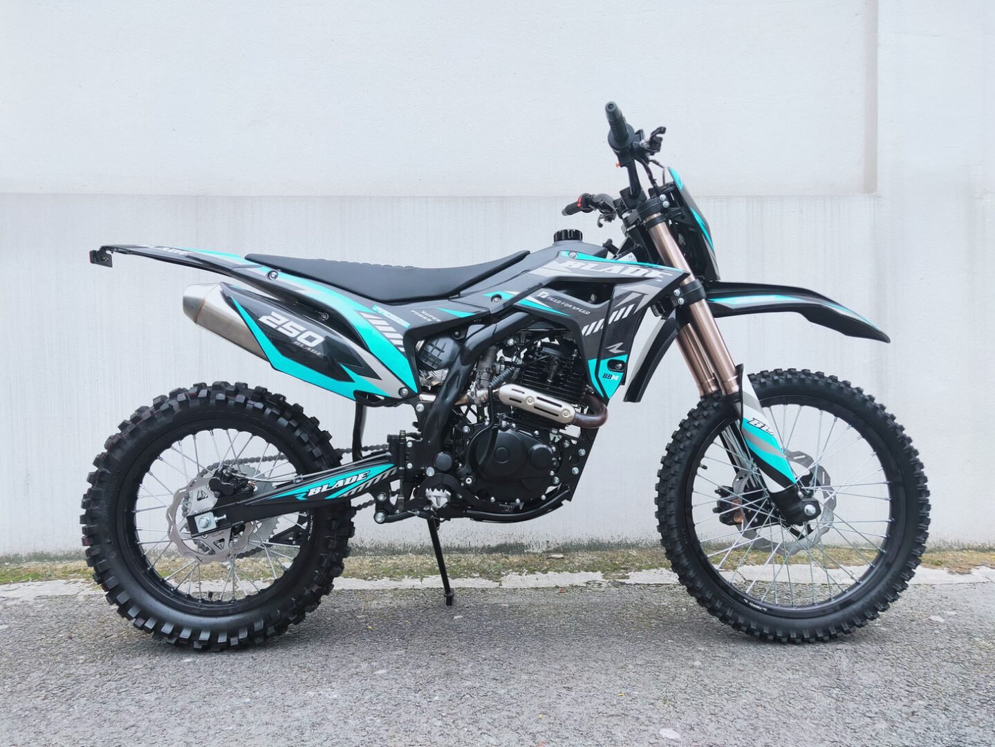 RPS Blade 250CC Dirt Bike, 5-Speed Manual Transmission, 4-Stroke Single-Cylinder Engine, Air-Cooled, Dual Electric & Kick Start, Hydraulic Disc Brakes - Image 5