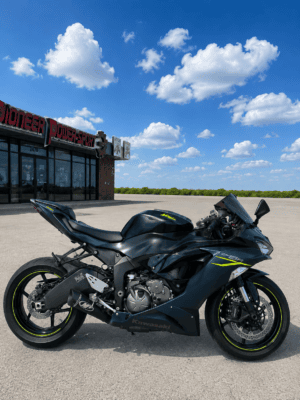 2023 Kawasaki Ninja ZX-6R - Image 3