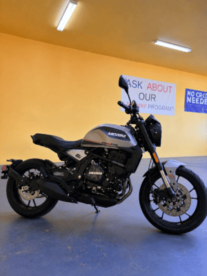 Alternative view of Moto Morini Seiemmezzo STR 650 (In store)