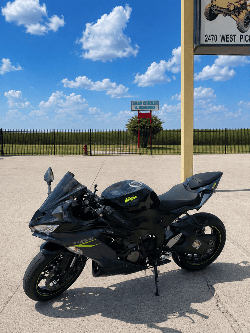 2023 Kawasaki Ninja ZX-6R - Image 4