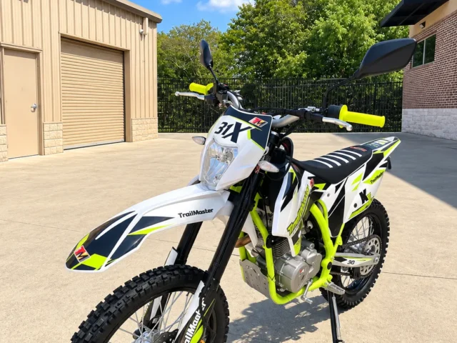 Trailmaster TM31X 223cc Deluxe Dirt Bike, LED Headlight, Electric and Kick Start (IN STORE)